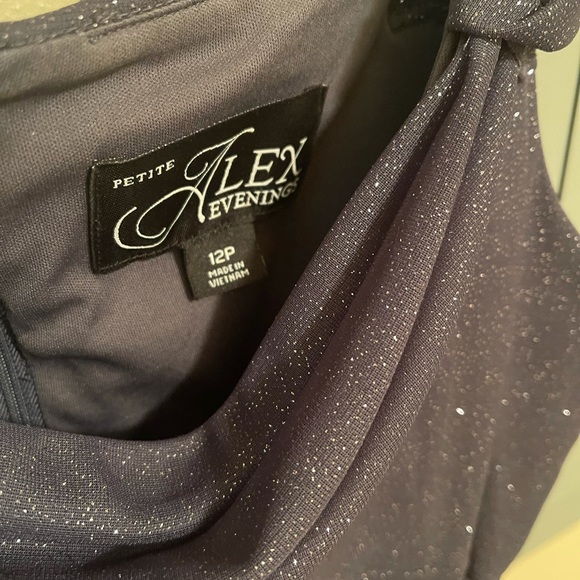 Formal dress - Picture 2 of 2